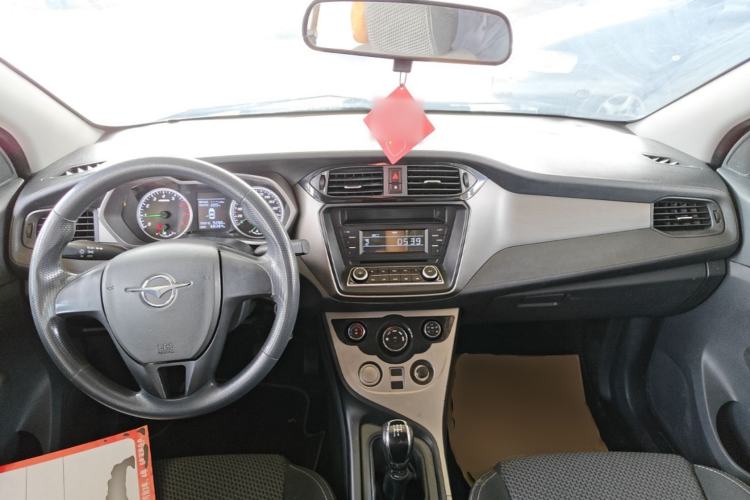 Used Haima M3 2016 1.5L Manual Comfort Model Center Console