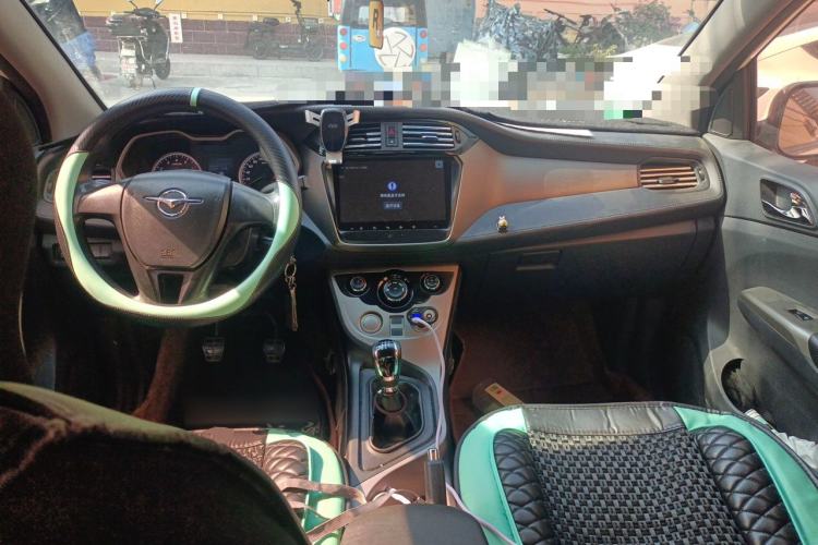 Used Haima M3 2016 1.5L Manual Comfort Model Center Console
