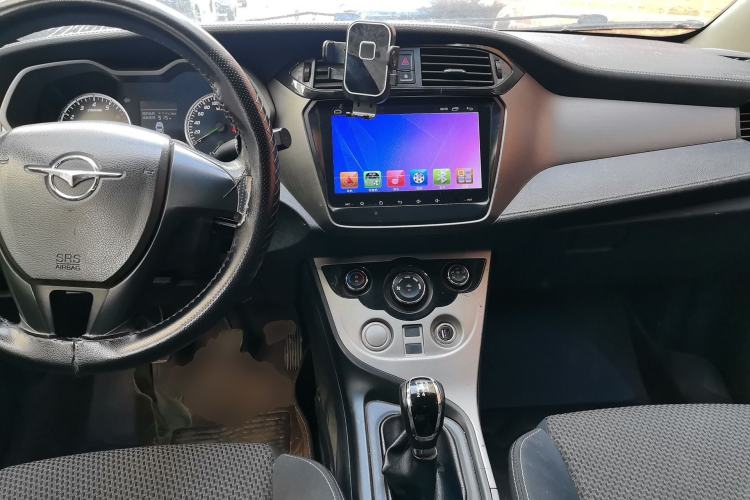 Used Haima M3 2016 1.5L Manual Comfort Model Center Console