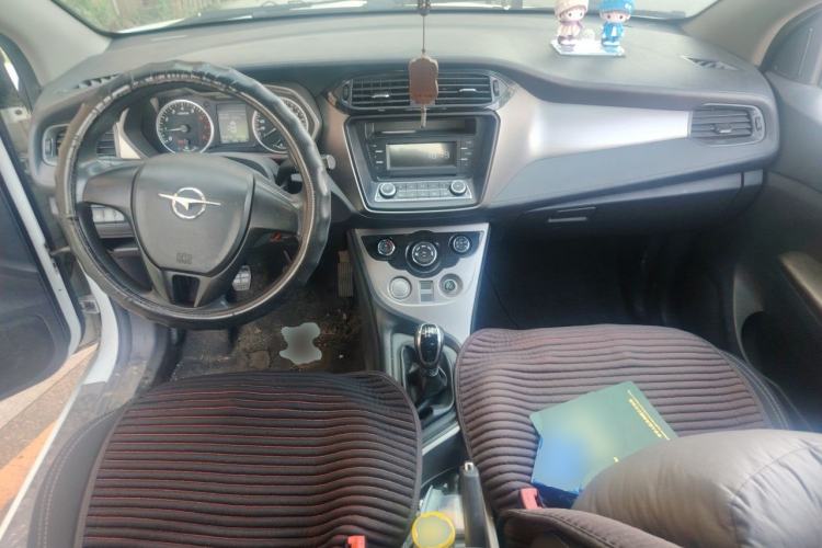 Used Haima M3 2016 1.5L Manual Comfort Model Center Console
