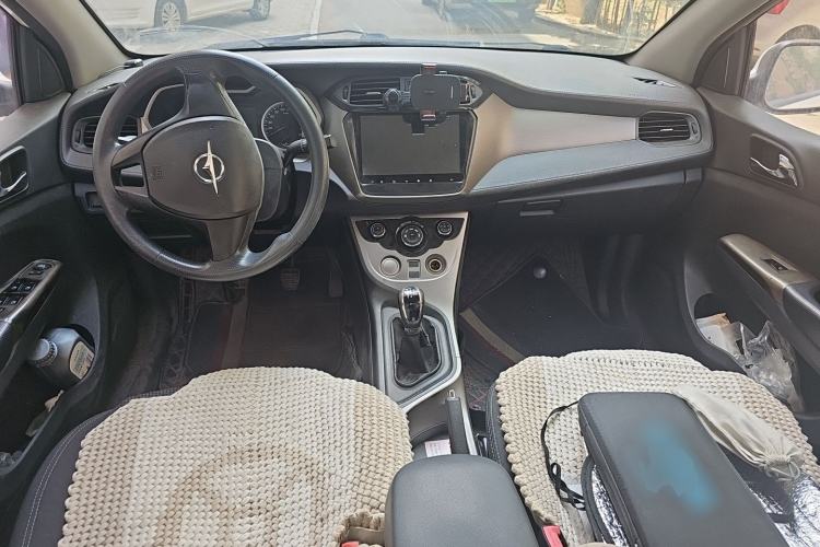 Used Haima M3 2016 1.5L Manual Fashion Edition Center Console