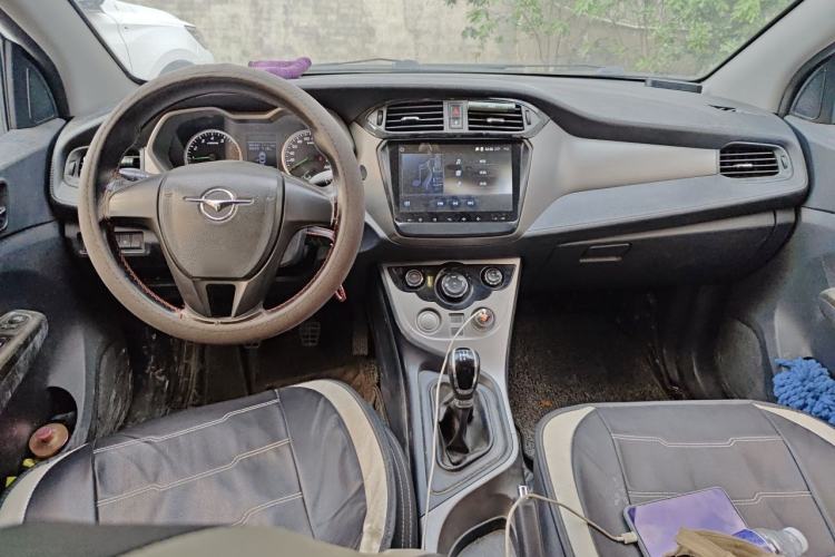 Used Haima M3 2016 1.5L Manual Comfort Model Center Console