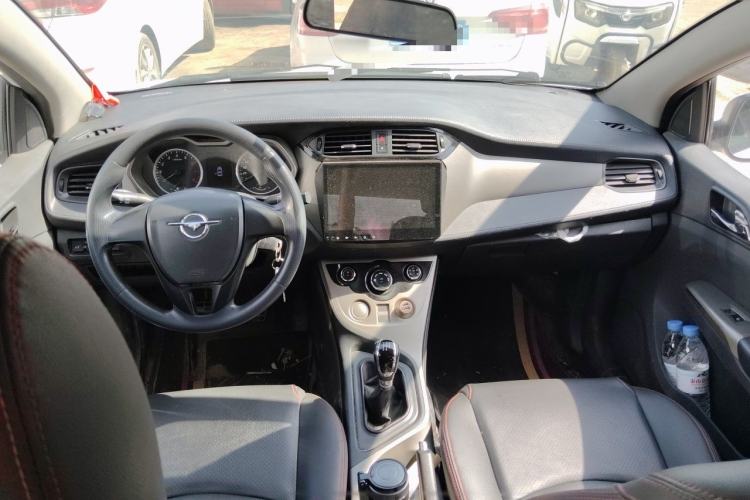 Used Haima M3 2016 1.5L Manual Comfort Model Center Console