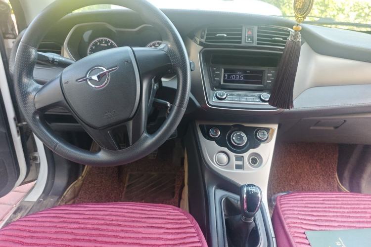 Used Haima M3 2016 1.5L Manual Comfort Model with Sunroof Center Console