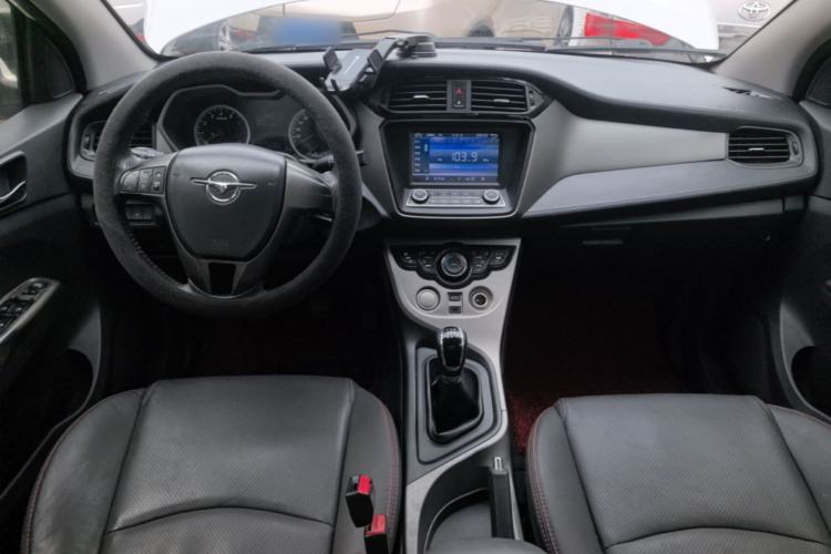Used Haima M3 2016 1.5L Manual Smart Comfort Edition Center Console