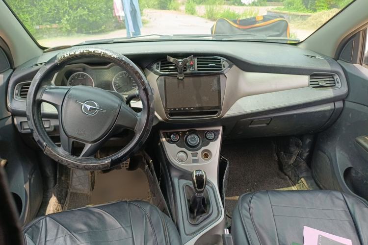Used Haima M3 2016 1.5L Manual Fashion Edition Center Console