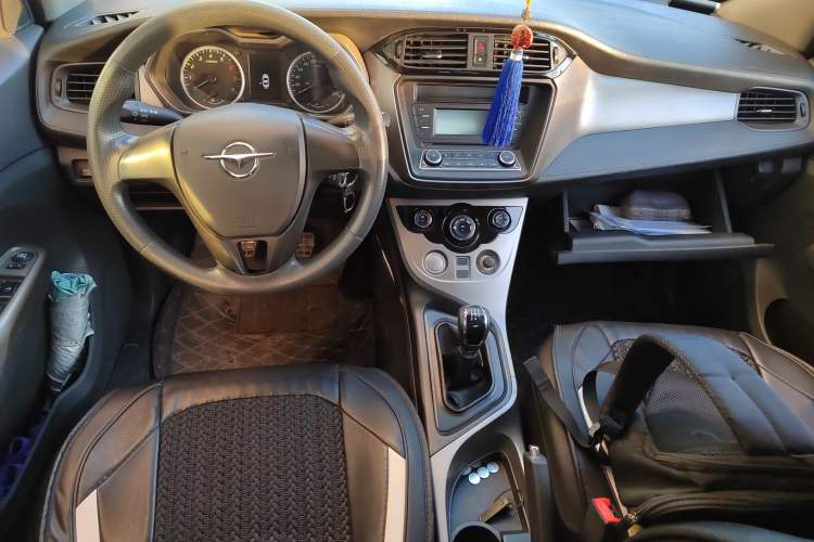 Used Haima M3 2016 1.5L Manual Comfort Model Center Console