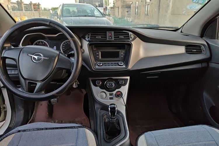 Used Haima M3 2016 1.5L Manual Fashion Edition Center Console