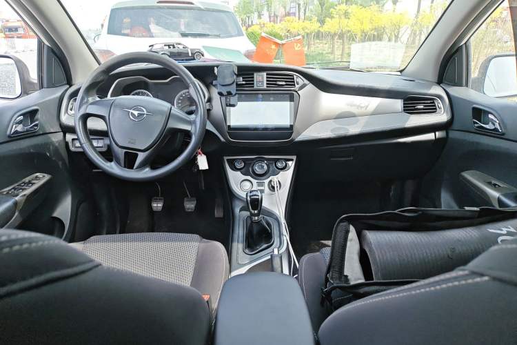 Used Haima M3 2016 1.5L Manual Comfort Model with Sunroof Center Console