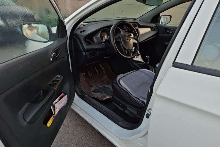 Used Haima M3 2016 1.5L Manual Fashion Edition Driver Seat