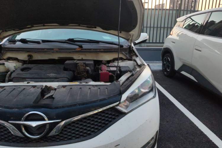 Used Haima M3 2016 1.5L Manual Comfort Model with Sunroof Engine Bay Left