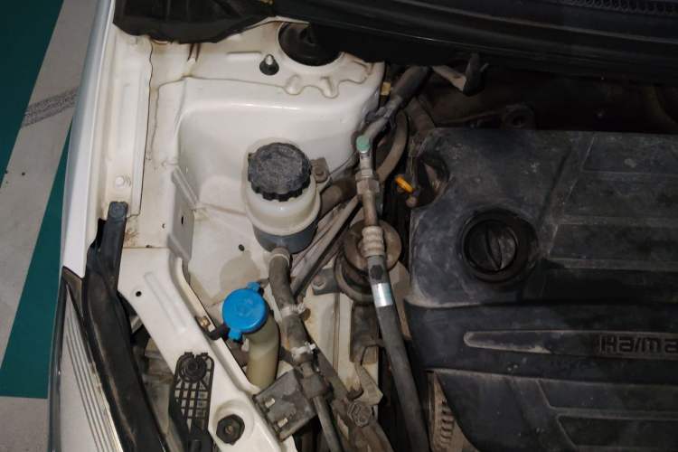 Used Haima M3 2016 1.5L CVT Smart Comfort Version Engine Bay Right