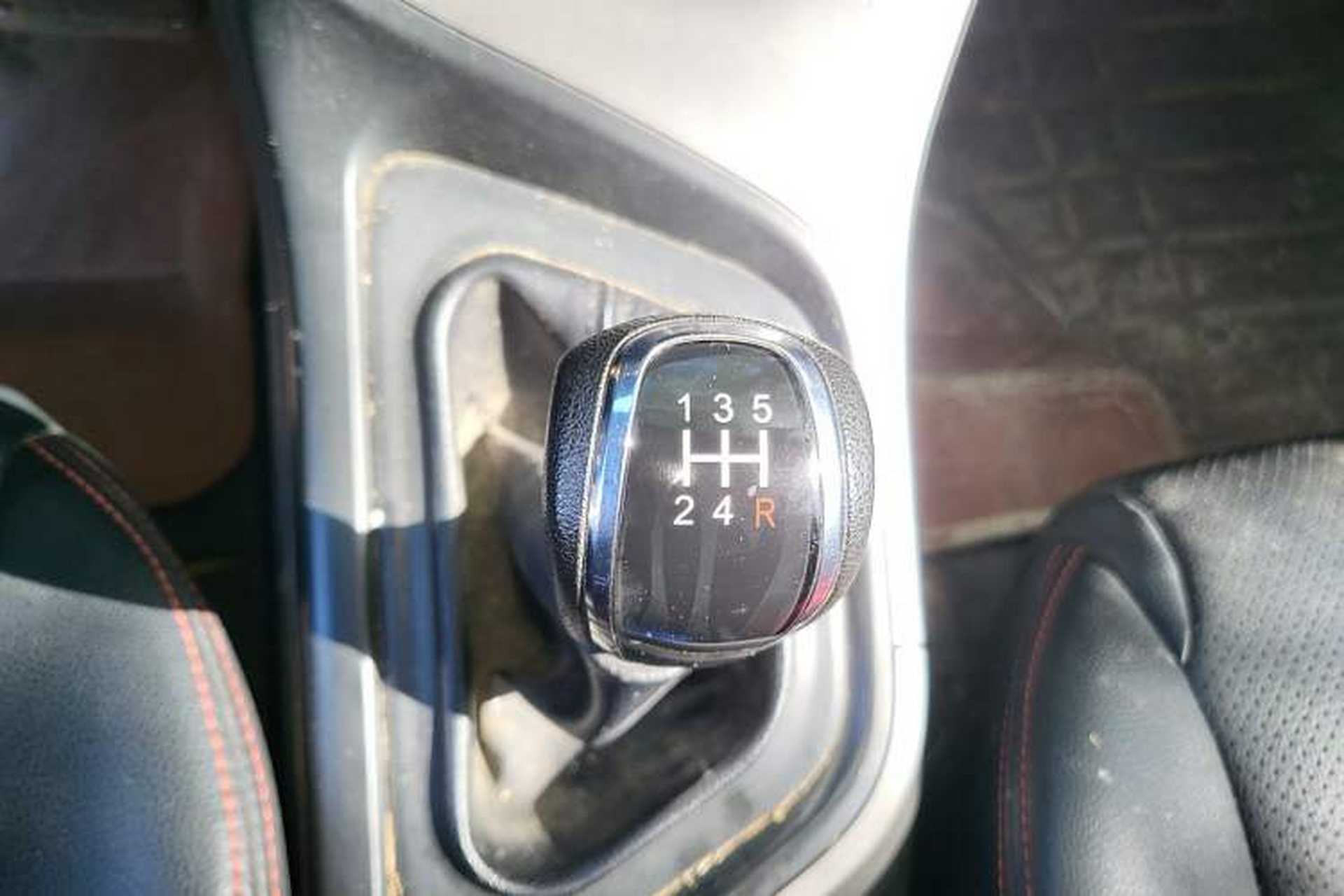 Used Haima M3 2016 1.5L Manual Fashion Edition Gear Lever