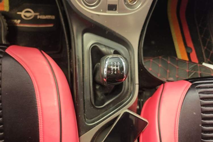 Used Haima M3 2016 1.5L Manual Fashion Edition Gear Lever