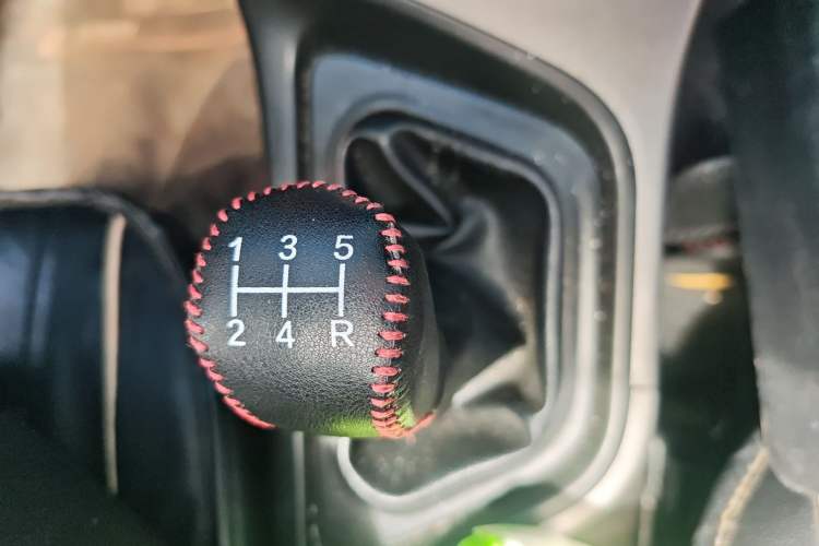 Used Haima M3 2016 1.5L Manual Comfort Model with Sunroof Gear Lever