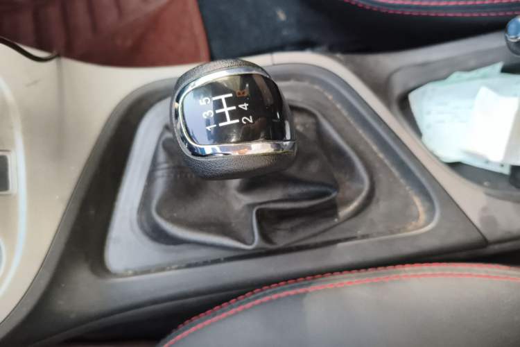 Used Haima M3 2016 1.5L Manual Fashion Edition Gear Lever