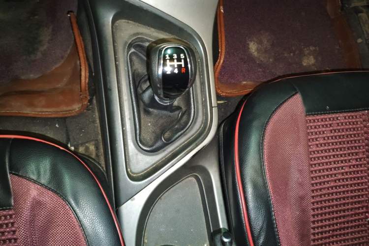 Used Haima M3 2016 1.5L Manual Fashion Edition Gear Lever