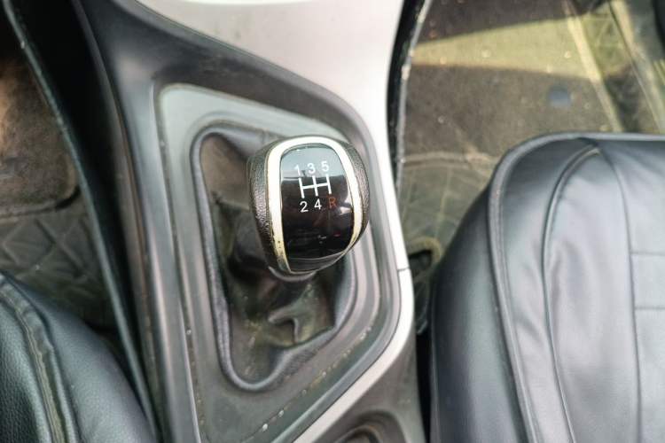 Used Haima M3 2016 1.5L Manual Fashion Edition Gear Lever