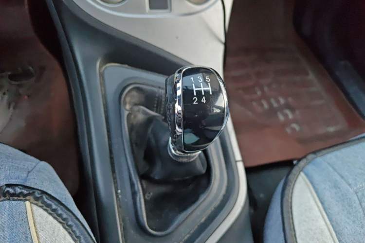 Used Haima M3 2016 1.5L Manual Fashion Edition Gear Lever