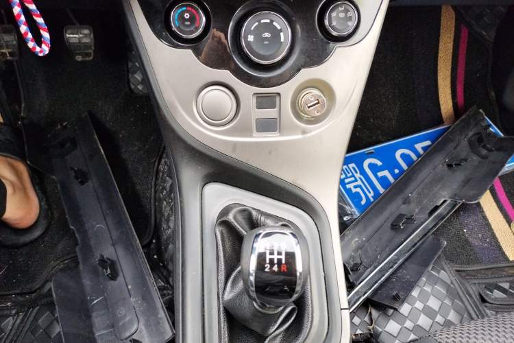 Used Haima M3 2016 1.5L Manual Fashion Edition Gear Lever