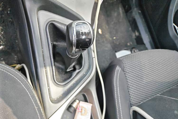 Used Haima M3 2016 1.5L Manual Comfort Model with Sunroof Gear Lever