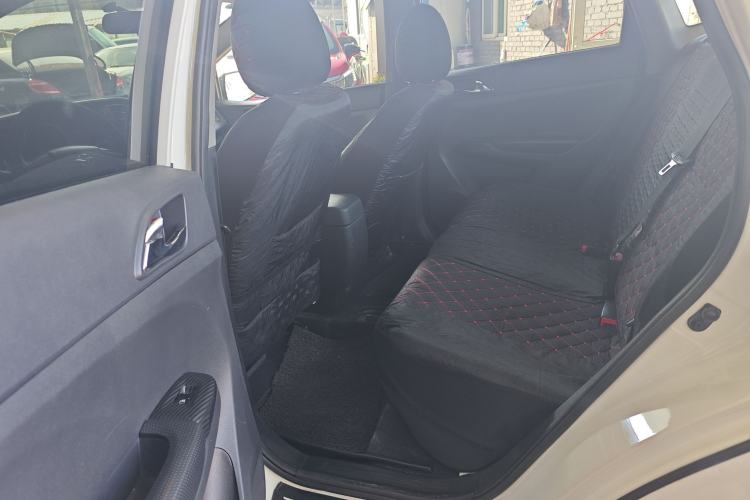 Used Haima M3 2016 1.5L Manual Comfort Model with Sunroof Interior 3