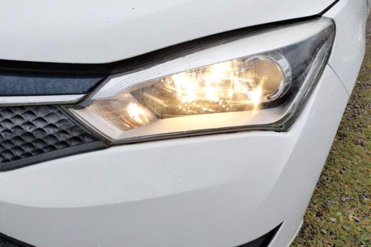 Used Haima M3 2016 1.5L Manual Fashion Edition Left Front Headlight