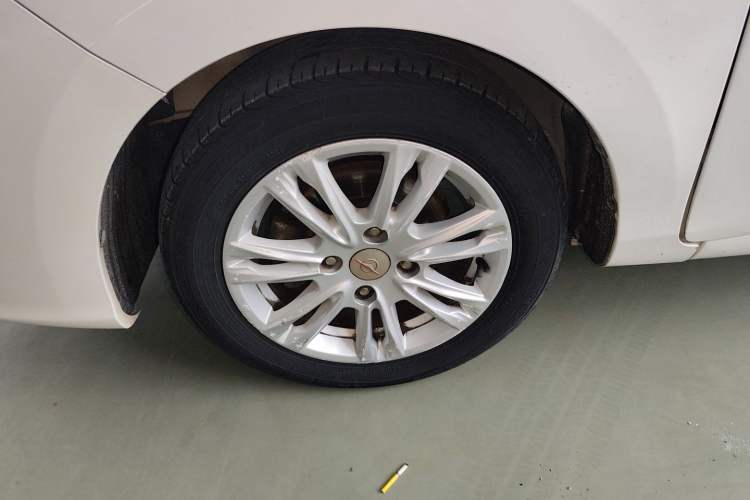 Used Haima M3 2016 1.5L Manual Comfort Model with Sunroof Left Front Wheel Hub