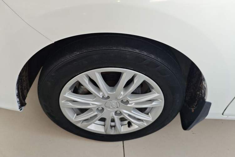 Used Haima M3 2016 1.5L Manual Comfort Model Left Front Wheel Hub
