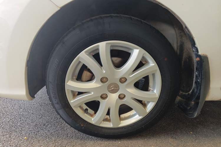 Used Haima M3 2016 1.5L Manual Fashion Edition Left Front Wheel Hub