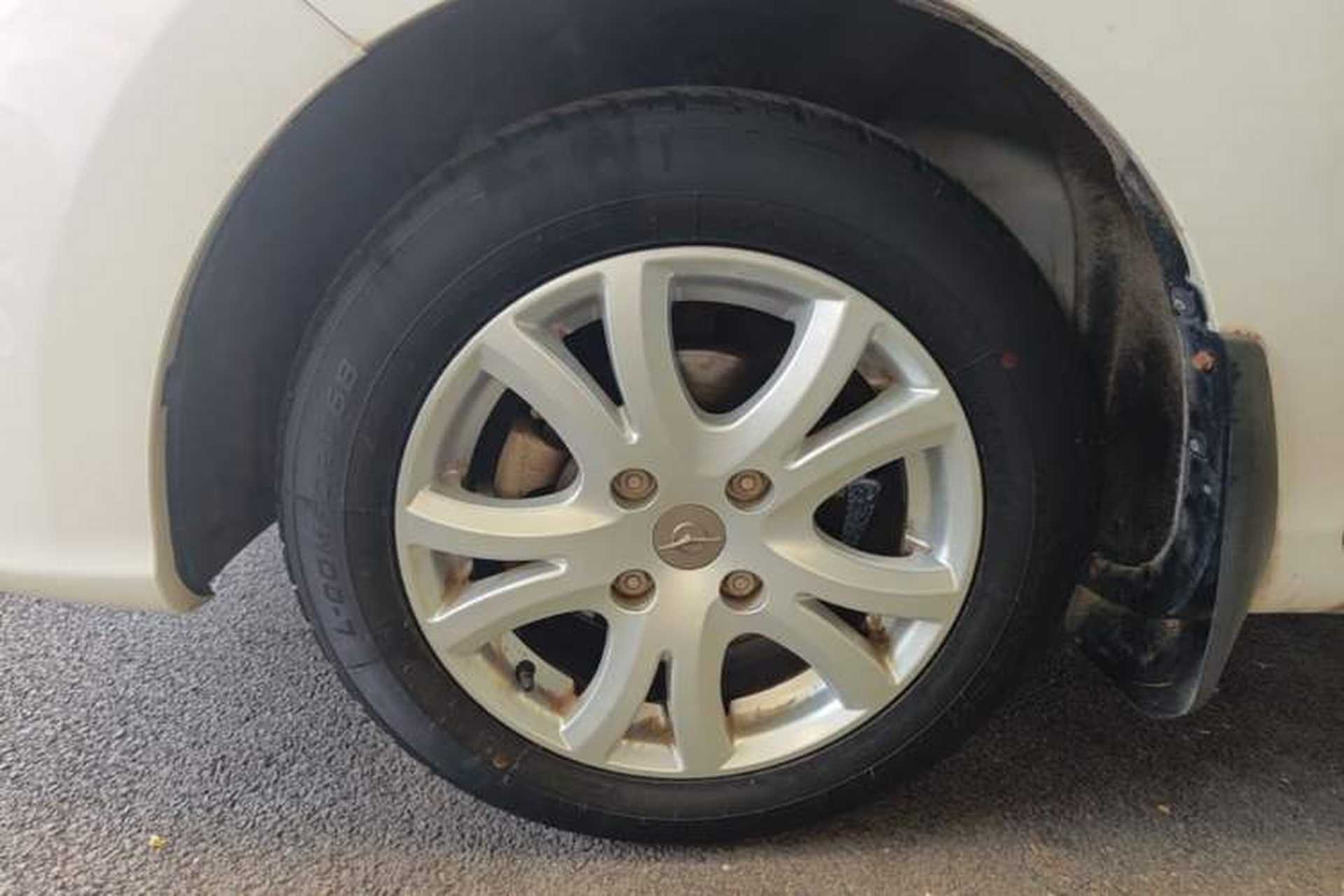 Used Haima M3 2016 1.5L Manual Fashion Edition Left Front Wheel Hub
