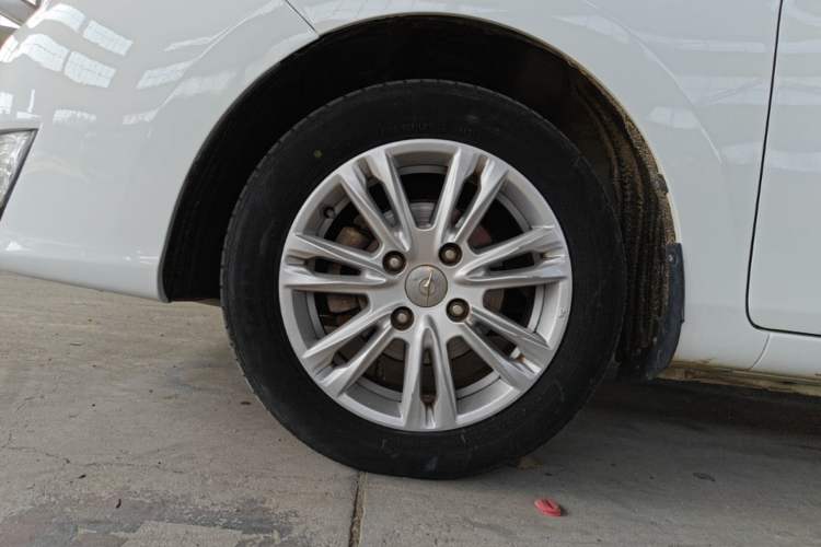 Used Haima M3 2016 1.5L Manual Comfort Model Left Front Wheel Hub