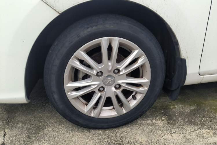 Used Haima M3 2016 1.5L Manual Smart Comfort Edition Left Front Wheel Hub