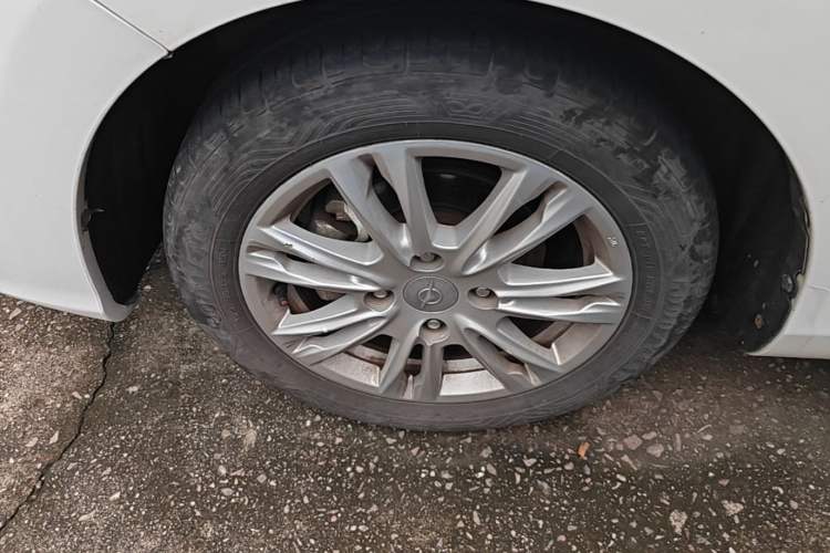 Used Haima M3 2016 1.5L Manual Comfort Model Left Front Wheel Hub