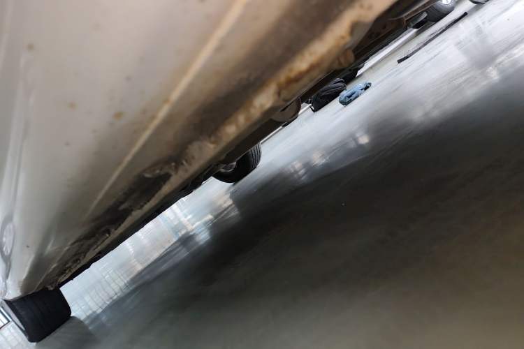 Used Haima M3 2016 1.5L Manual Comfort Model with Sunroof Left Side Sill