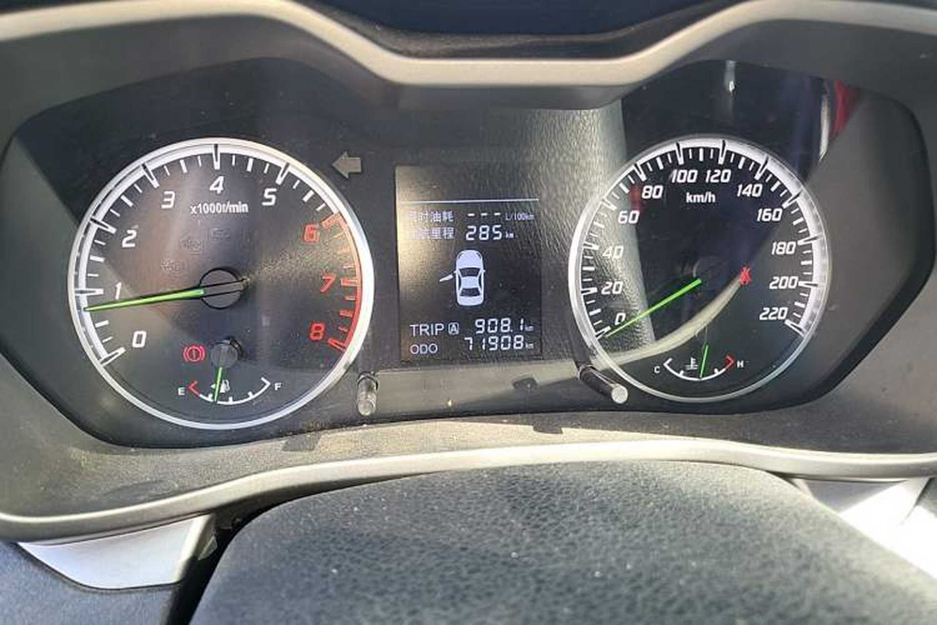 Used Haima M3 2016 1.5L Manual Fashion Edition Odometer Close Up