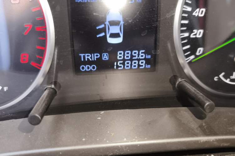 Used Haima M3 2016 1.5L Manual Fashion Edition Odometer Close Up