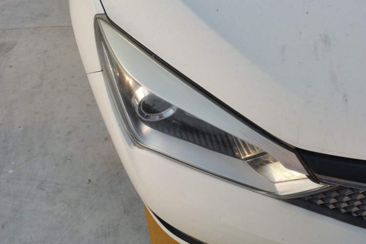 Used Haima M3 2016 1.5L Manual Comfort Model Right Front Headlight