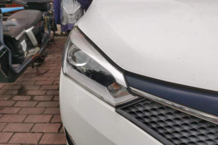Used Haima M3 2016 1.5L Manual Smart Luxury Edition Right Front Headlight