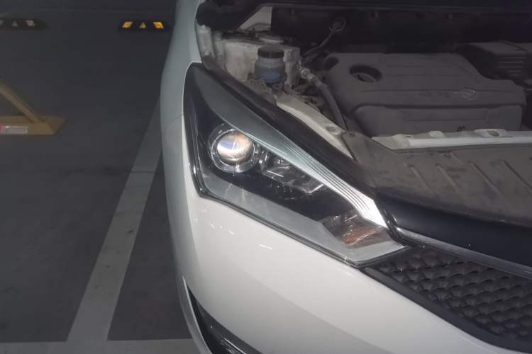 Used Haima M3 2016 1.5L CVT Smart Comfort Version Right Front Headlight