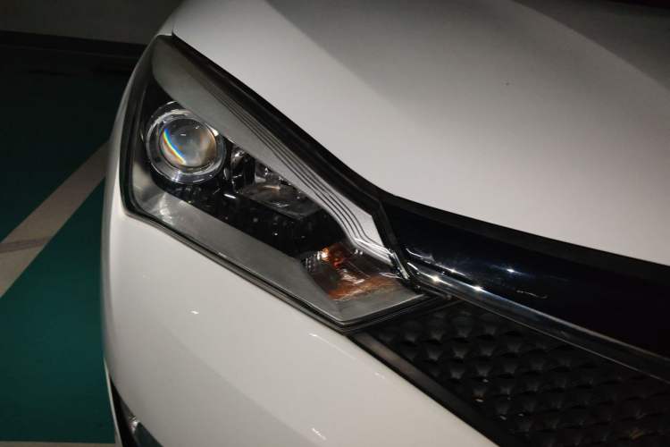 Used Haima M3 2016 1.5L CVT Smart Comfort Version Right Front Headlight