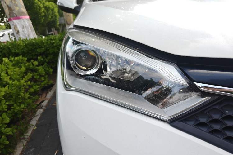 Used Haima M3 2016 1.5L Manual Comfort Model Right Front Headlight