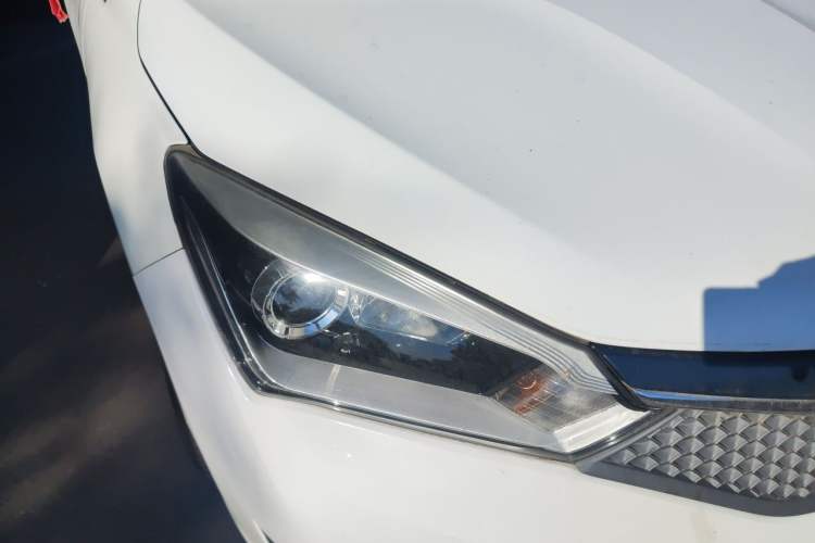 Used Haima M3 2016 1.5L Manual Fashion Edition Right Front Headlight
