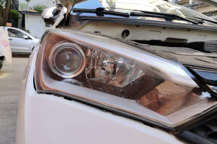 Used Haima M3 2016 1.5L Manual Comfort Model Right Front Headlight