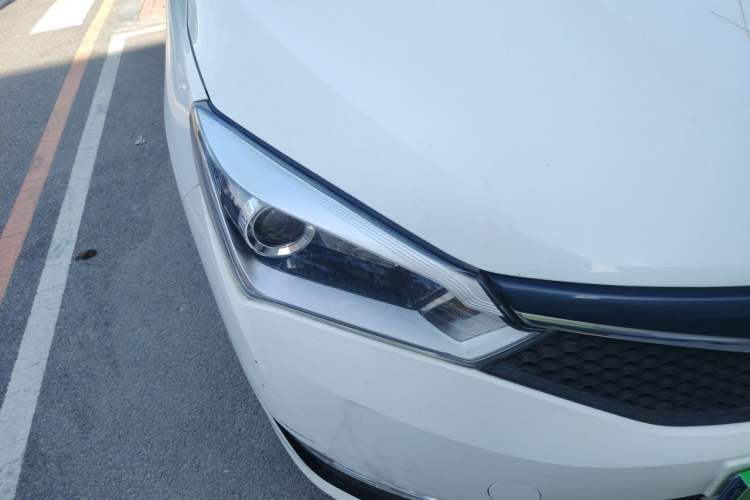 Used Haima M3 2016 1.5L Manual Comfort Model Right Front Headlight
