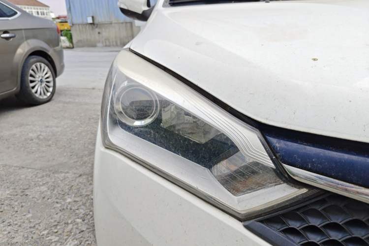 Used Haima M3 2016 1.5L Manual Comfort Model Right Front Headlight
