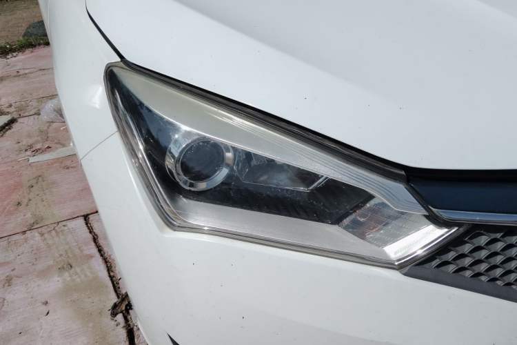 Used Haima M3 2016 1.5L Manual Comfort Model Right Front Headlight