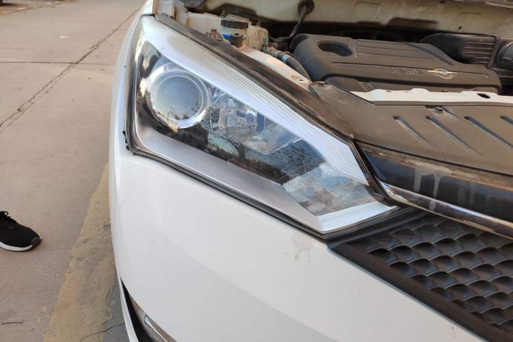 Used Haima M3 2016 1.5L Manual Comfort Model Right Front Headlight