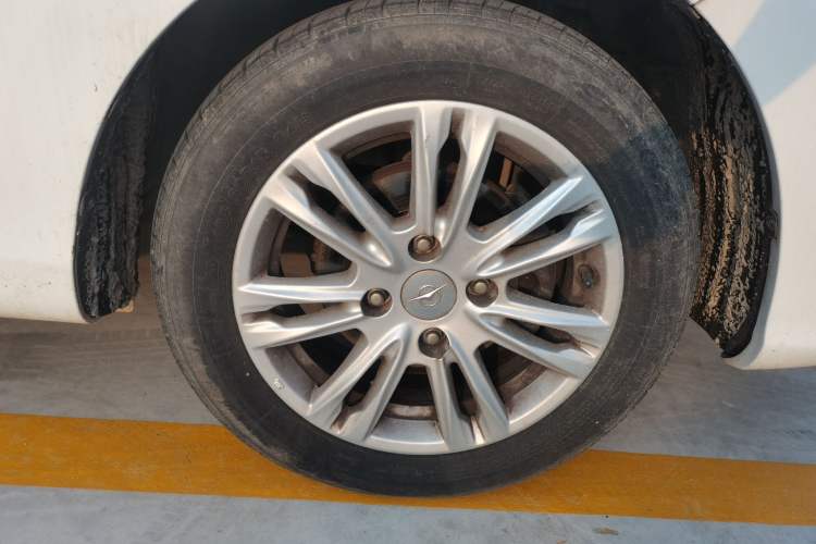 Used Haima M3 2016 1.5L Manual Comfort Model Right Front Wheel Hub