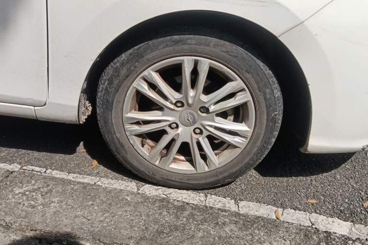 Used Haima M3 2016 1.5L Manual Smart Comfort Edition Right Front Wheel Hub